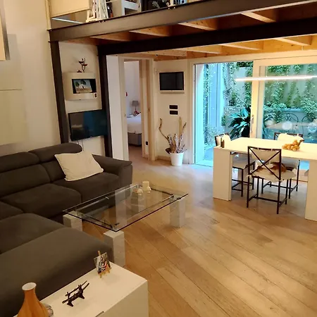 Casa Di A.l.a. By Al Appartement *